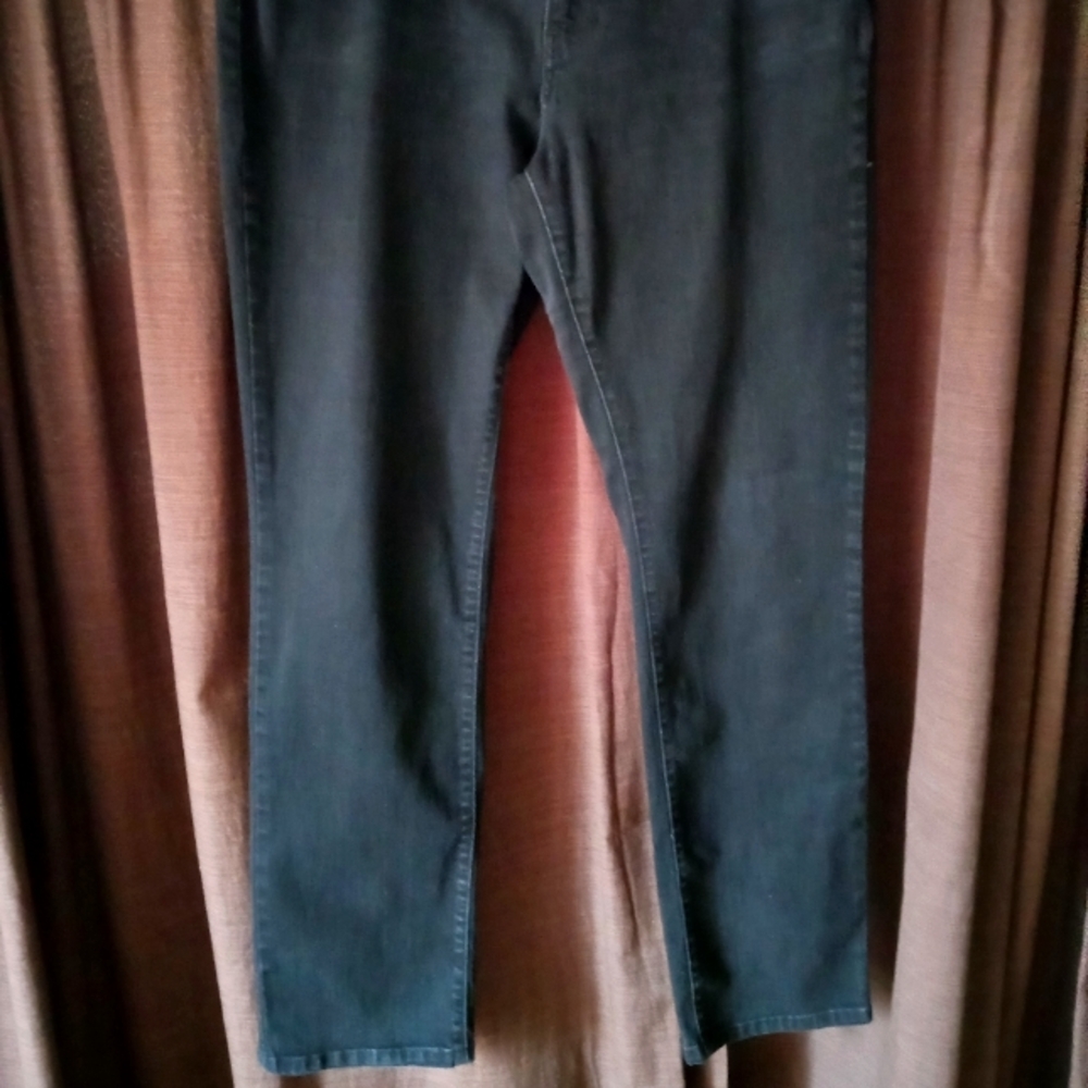 Levi's - Picture 2 of 7